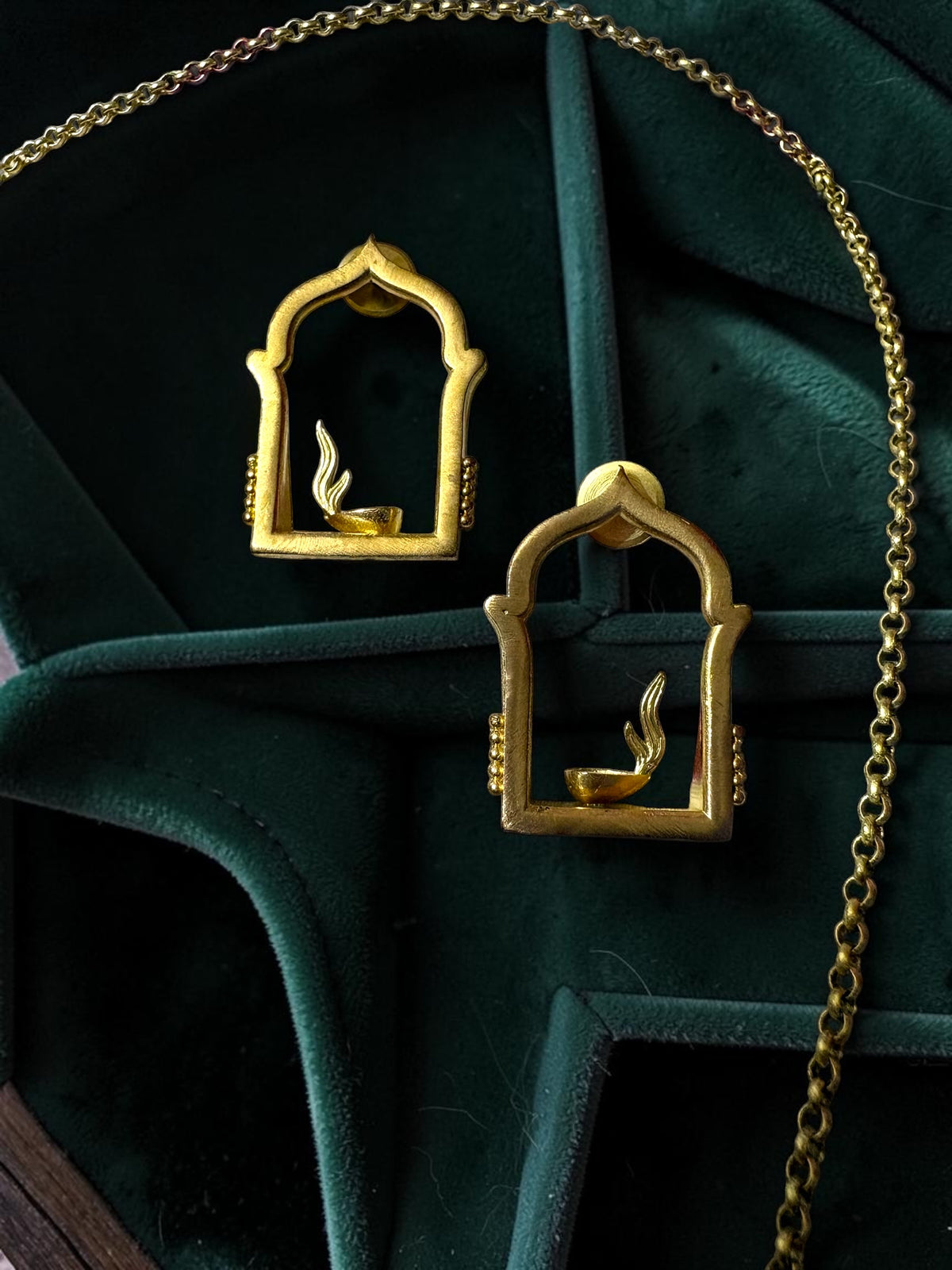 Deepavali Premium Sculptural Brass Necklace Jewelry Set (Necklace, Earrings)