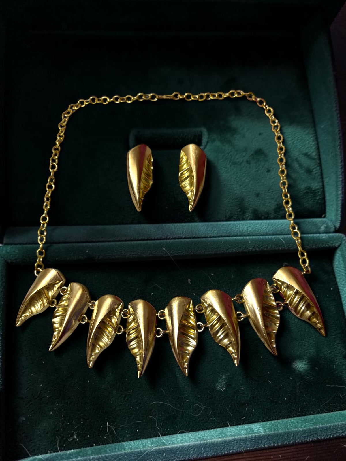 Hrid Majharey Premium Sculptural Brass Necklace Jewelry Set (Necklace, Earrings)