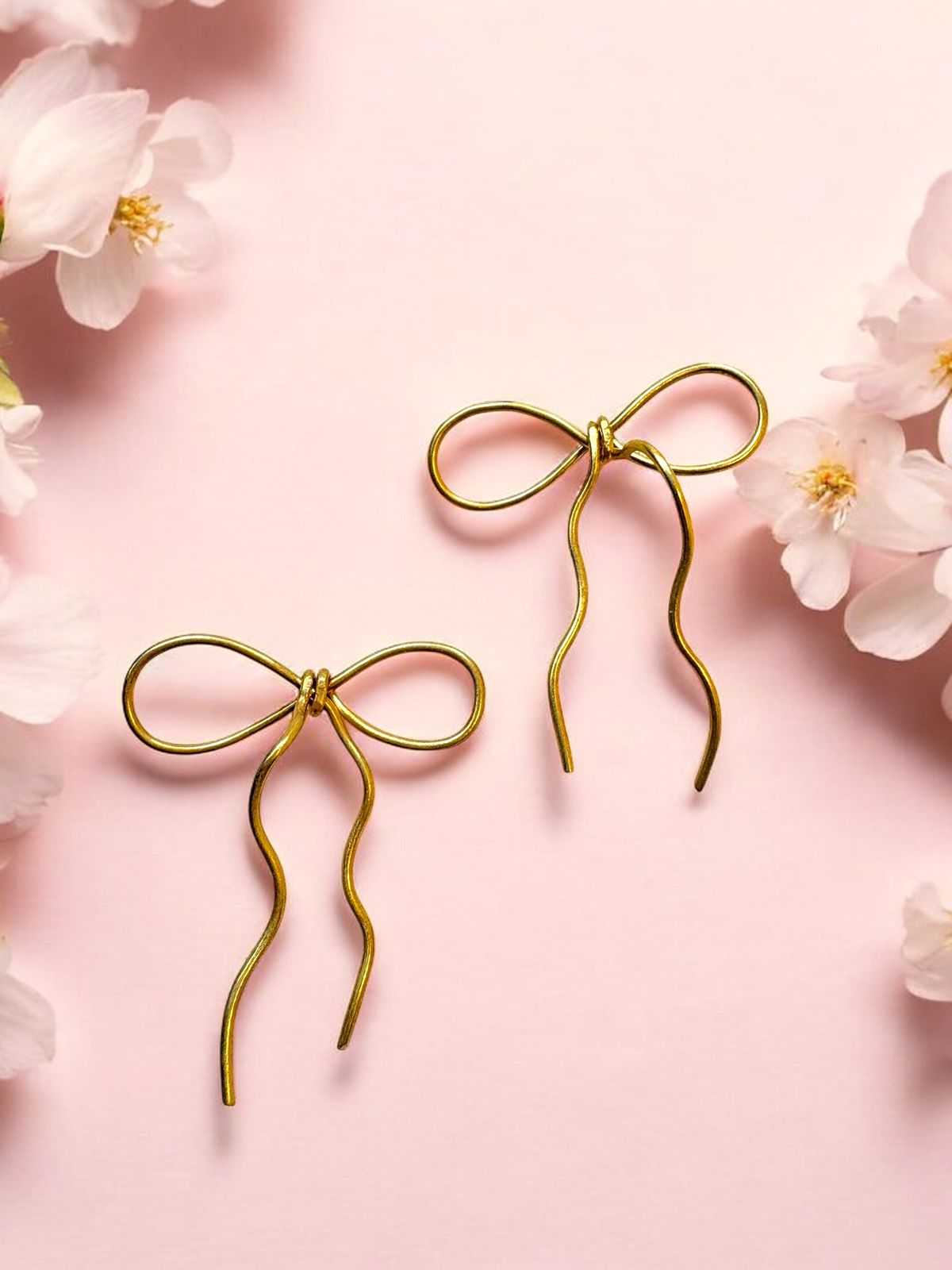 bow-brass-earrings