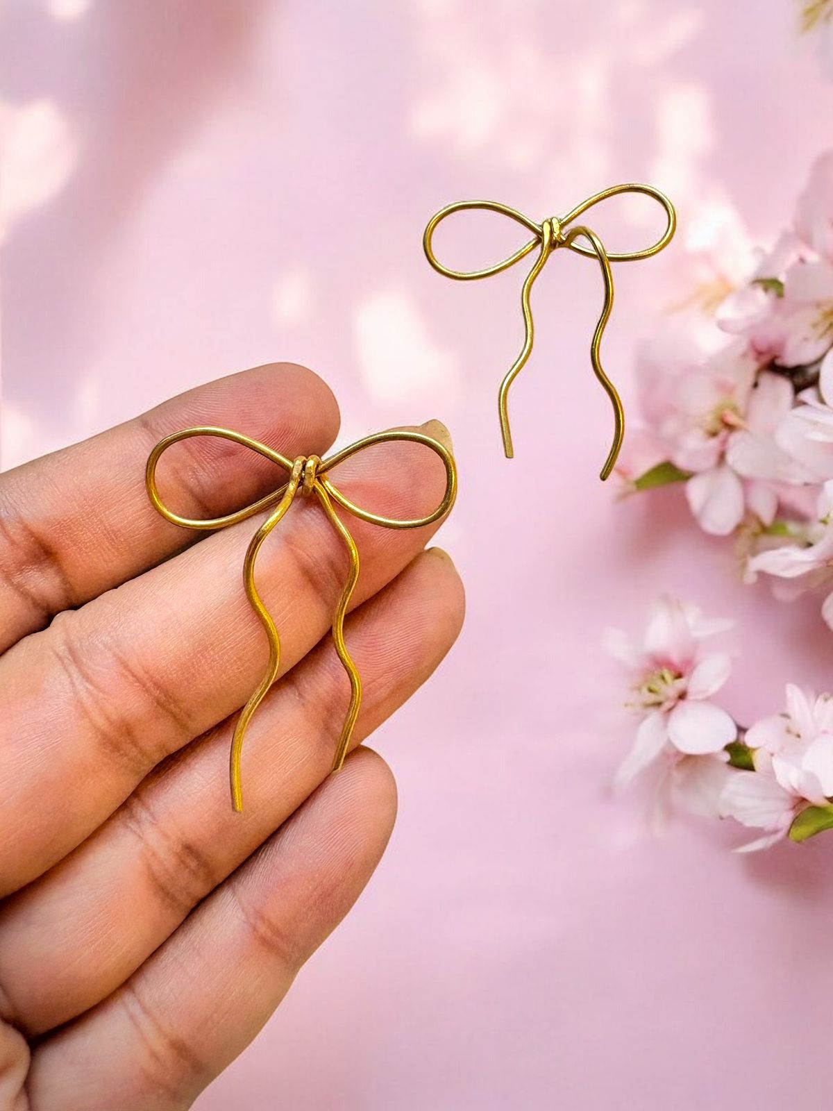 bow-brass-earrings