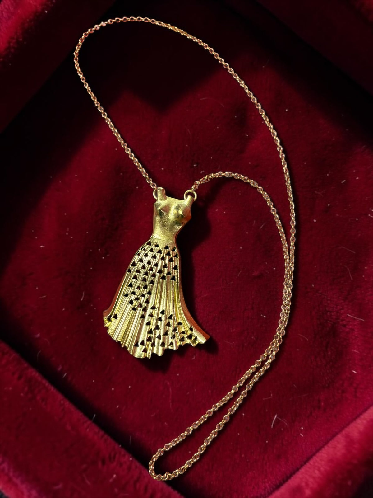 Princess Diana Premium Sculptural Brass Necklace Jewelry Set (Necklace, Earrings)