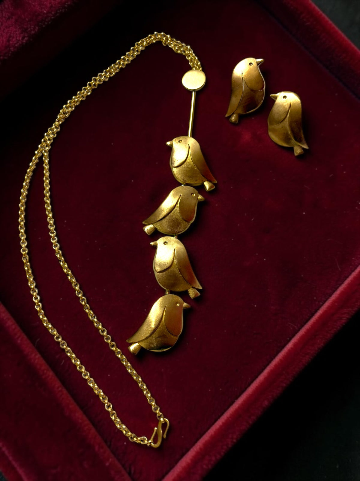 Pakhi Premium Sculptural Brass Necklace Jewelry Set (Necklace, Earrings)