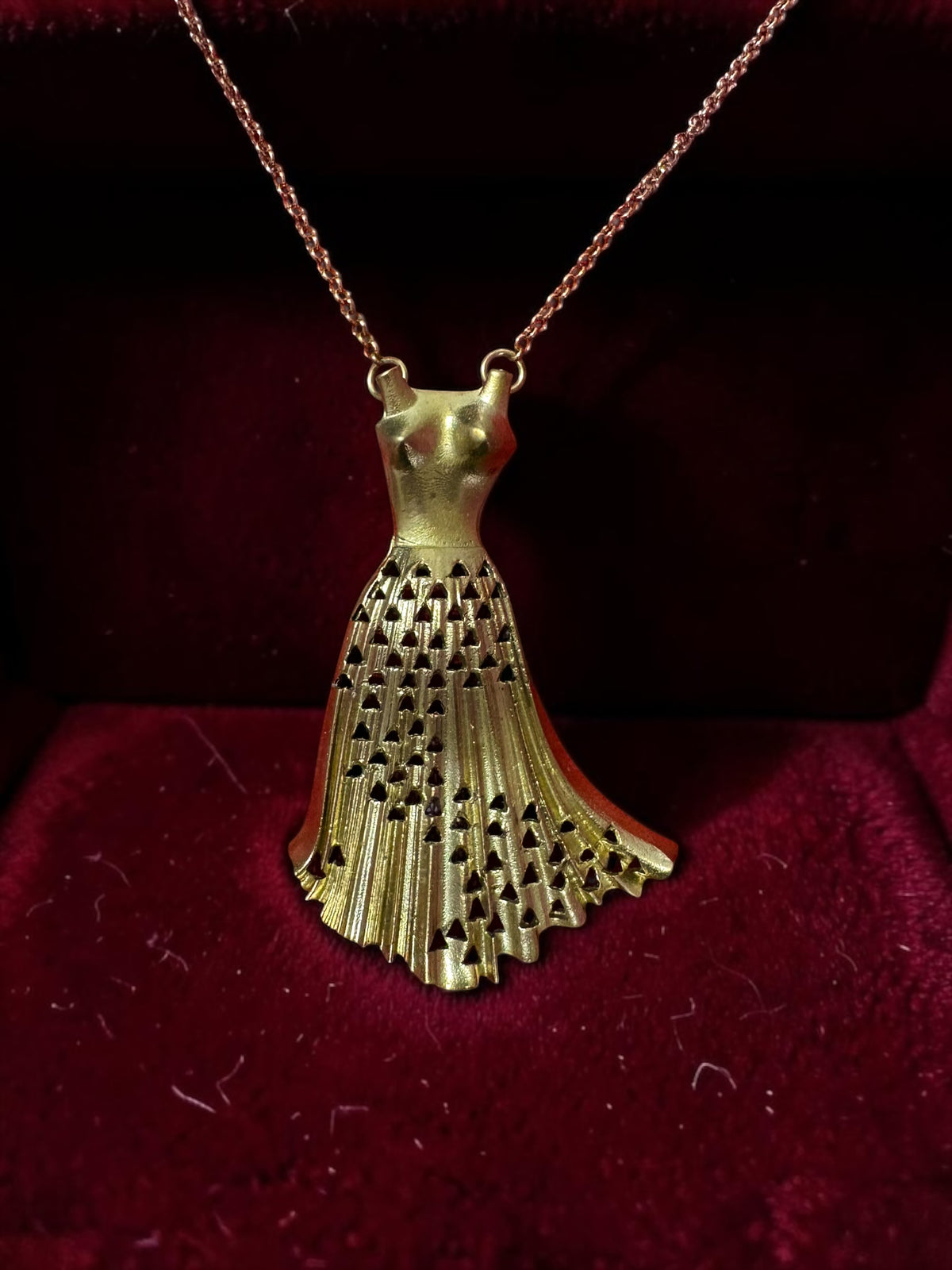 Princess Diana Premium Sculptural Brass Necklace Jewelry Set (Necklace, Earrings)