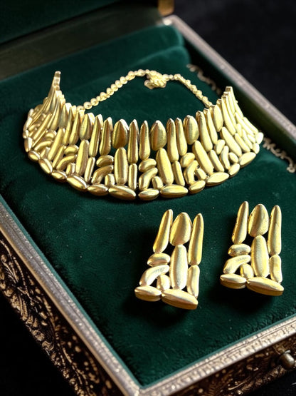 Avara Premium Sculptural Brass Necklace Jewelry Set (Necklace, Earrings)