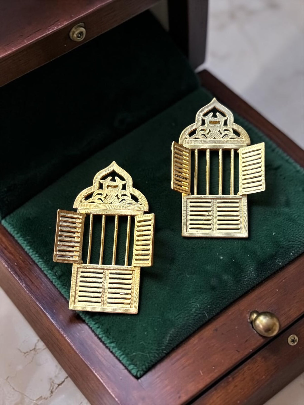 Moner Janala Premium Sculptural Brass Necklace Jewelry Set (Necklace, Earrings)