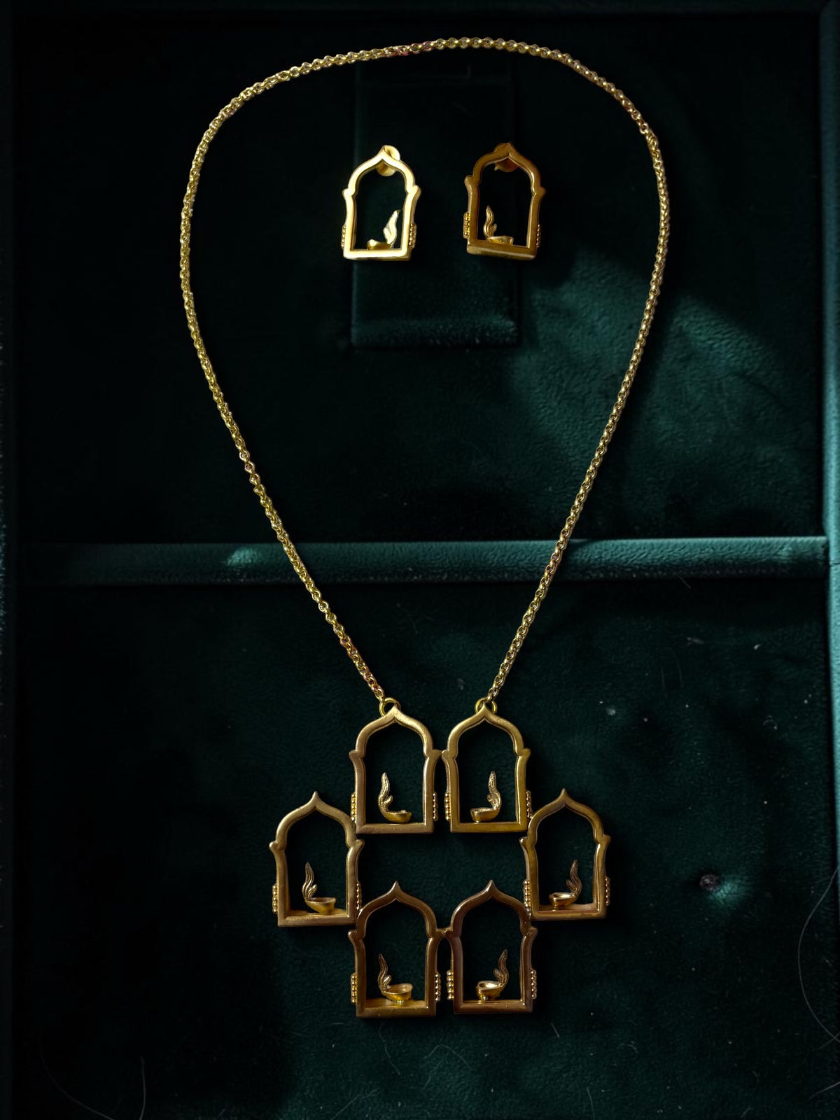 Deepavali Premium Sculptural Brass Necklace Jewelry Set (Necklace, Earrings)