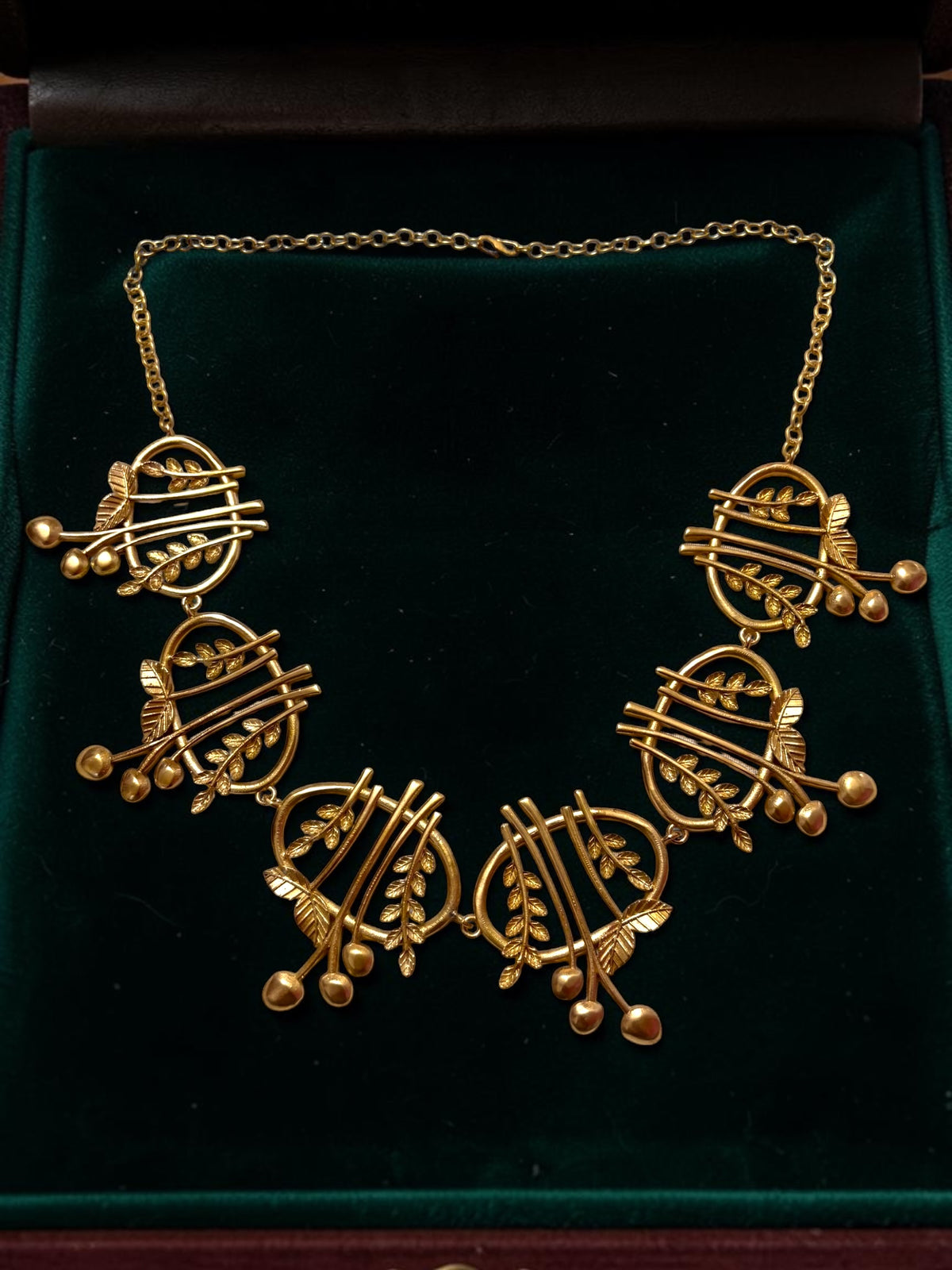 Gulistan Premium Sculptural Brass Necklace Jewelry Set (Necklace, Earrings)
