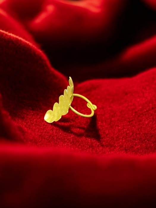 curvy-leaf-brass-ring