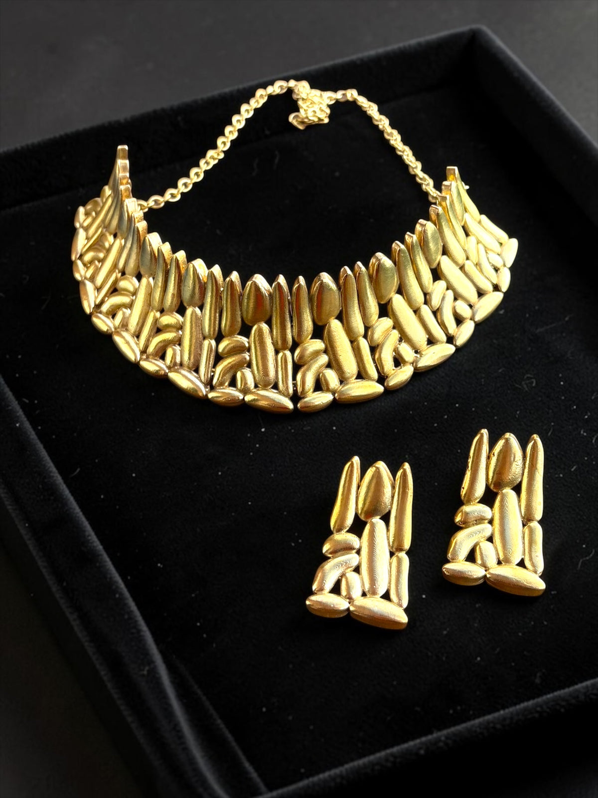 Avara Premium Sculptural Brass Necklace Jewelry Set (Necklace, Earrings)