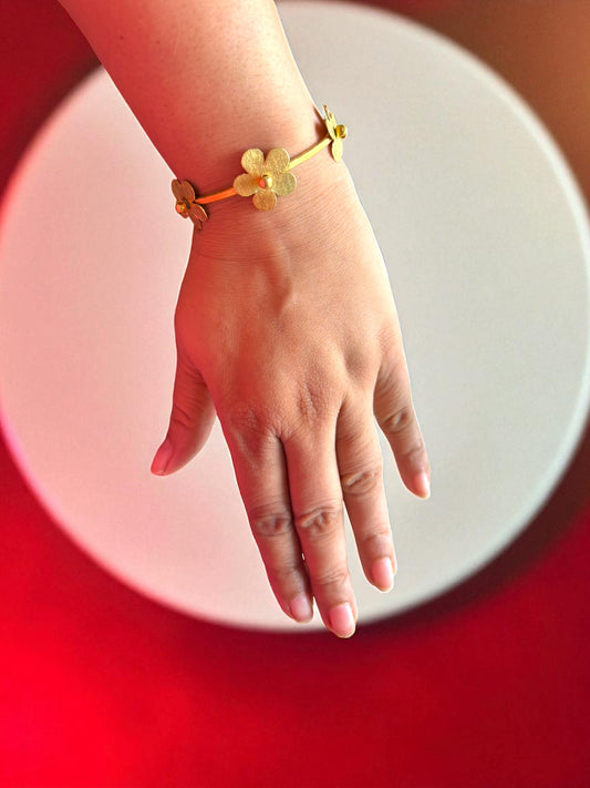 Bangaliana Flower Brass Thin Bracelet