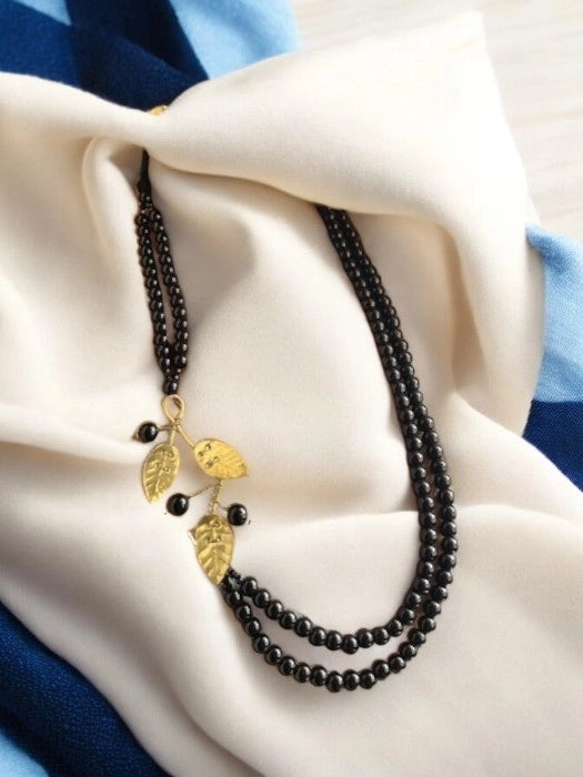 black-beaded-leafy-pendant-brass-necklace