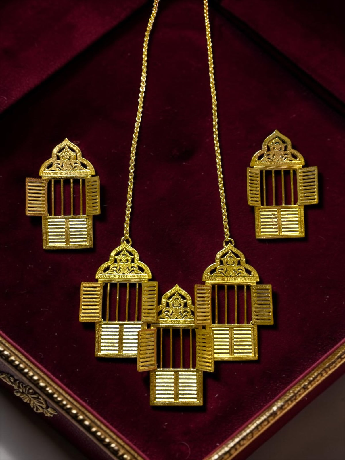 Moner Janala Premium Sculptural Brass Necklace Jewelry Set (Necklace, Earrings)