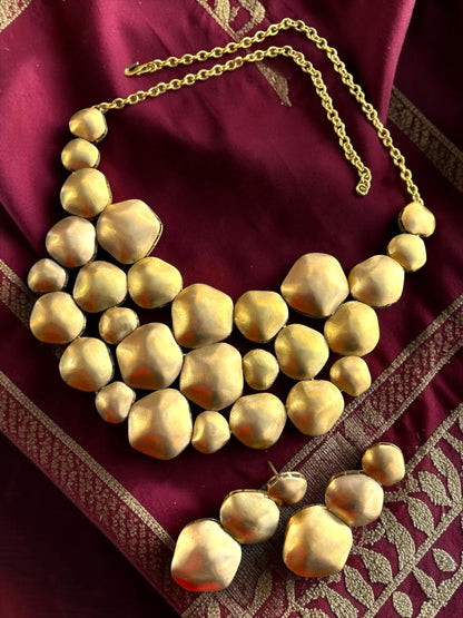 Arca Premium Sculptural Brass Necklace Jewelry Set (Necklace, Earrings)