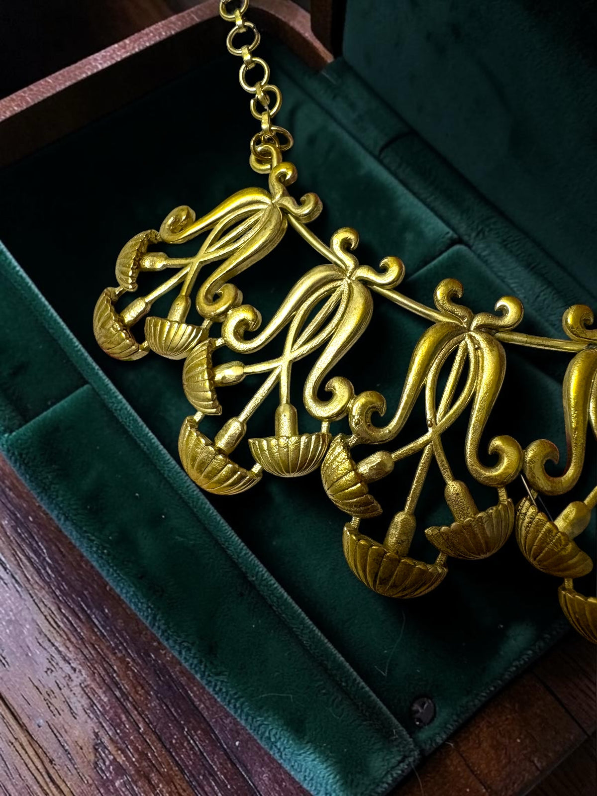 Amanita Premium Sculptural Brass Necklace Jewelry Set (Necklace, Earrings)