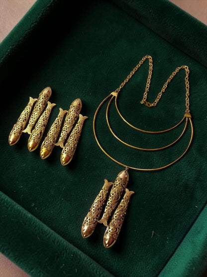 Meenmohini Premium Sculptural Brass Necklace Jewelry Set (Necklace, Earrings)