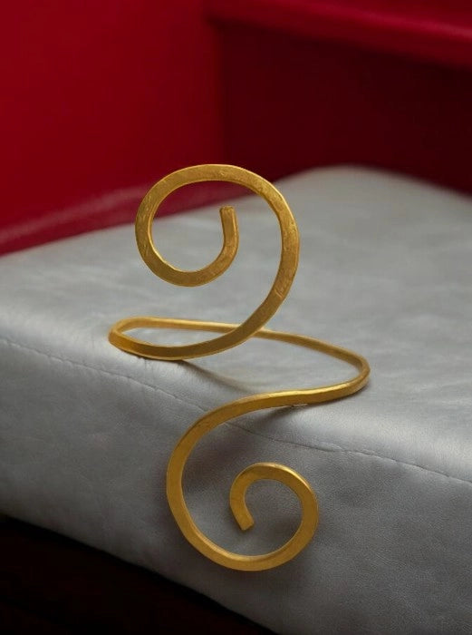 diagonal-spirals-brass-bracelet