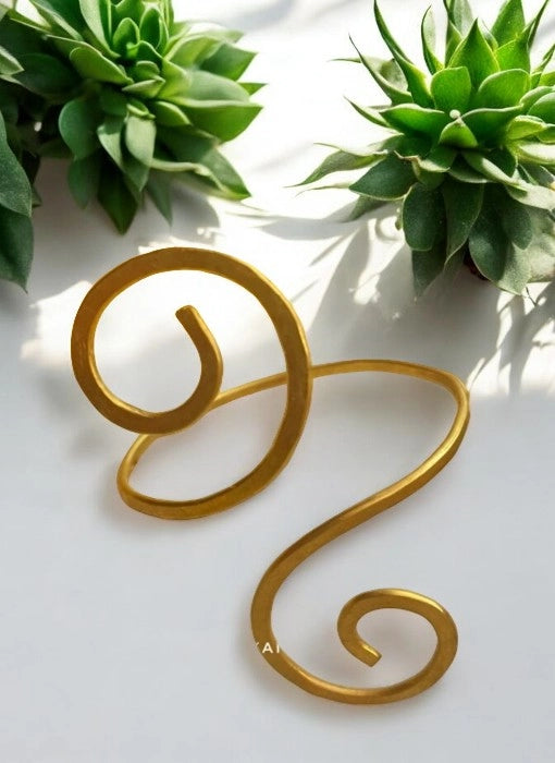 diagonal-spirals-brass-bracelet