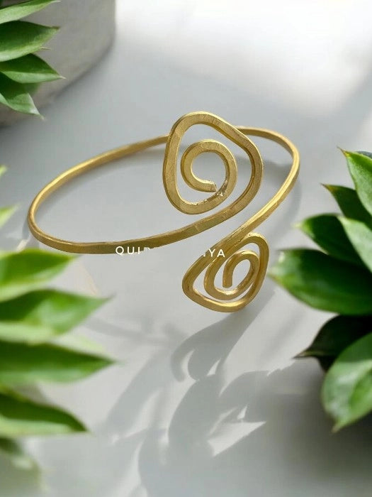 diagonal-triangle-spirals-brass-beri-anklet