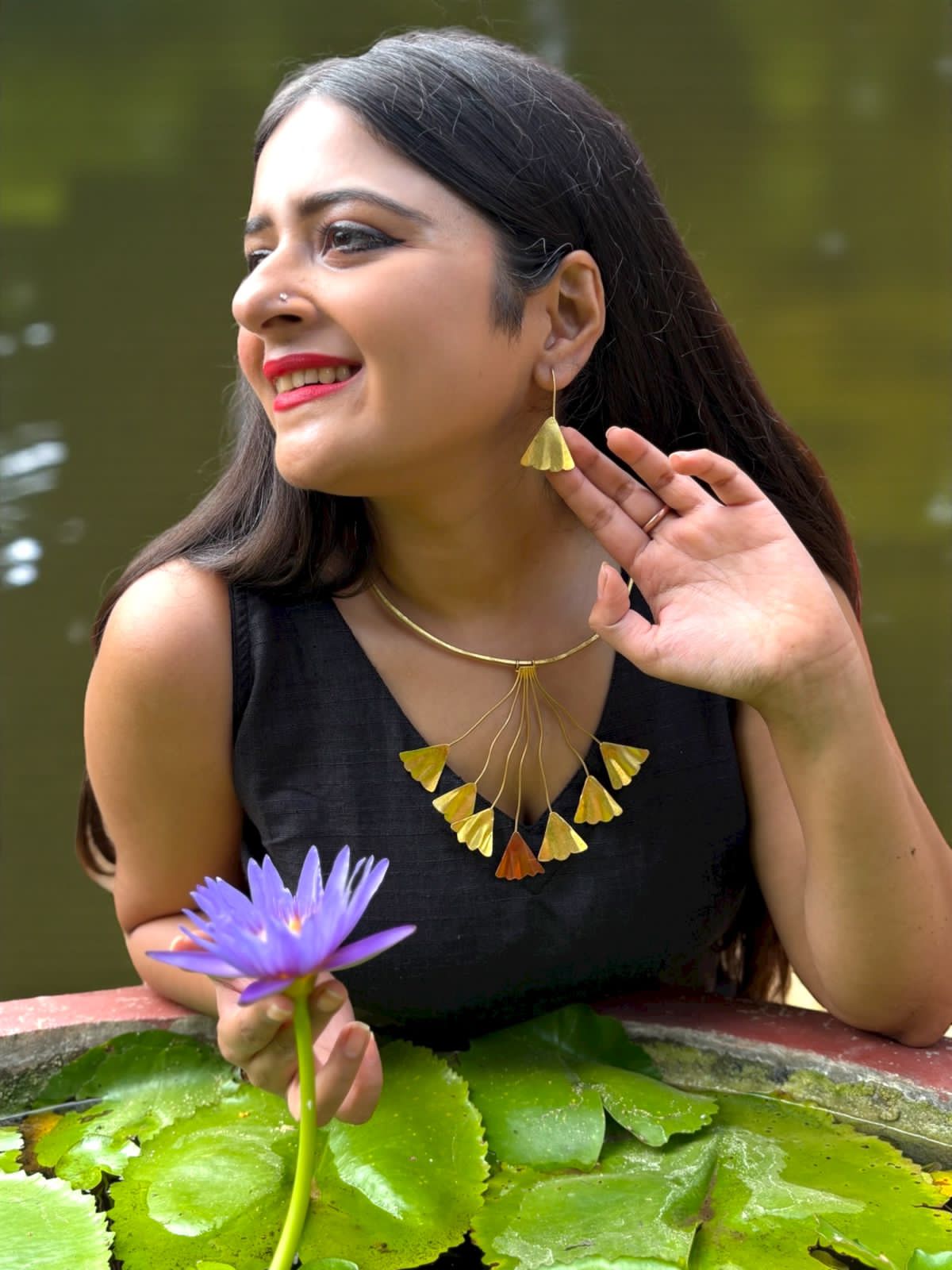 Dancing Lilies Brass Hasli Necklace Jewelry Set (Necklace + Earrings)