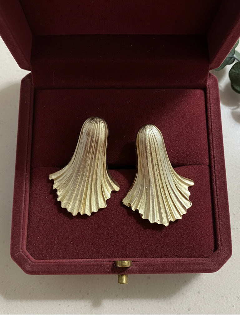 Princess Diana Premium Sculptural Brass Necklace Jewelry Set (Necklace, Earrings)