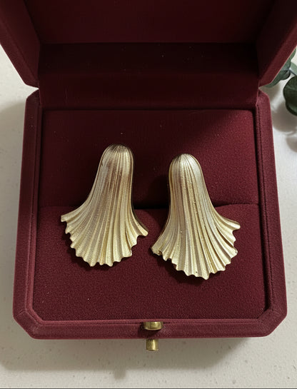 Princess Diana Premium Sculptural Brass Necklace Jewelry Set (Necklace, Earrings)