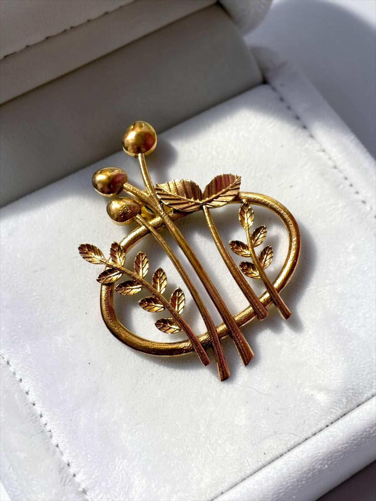 Gulistan Premium Sculptural Brass Brooch