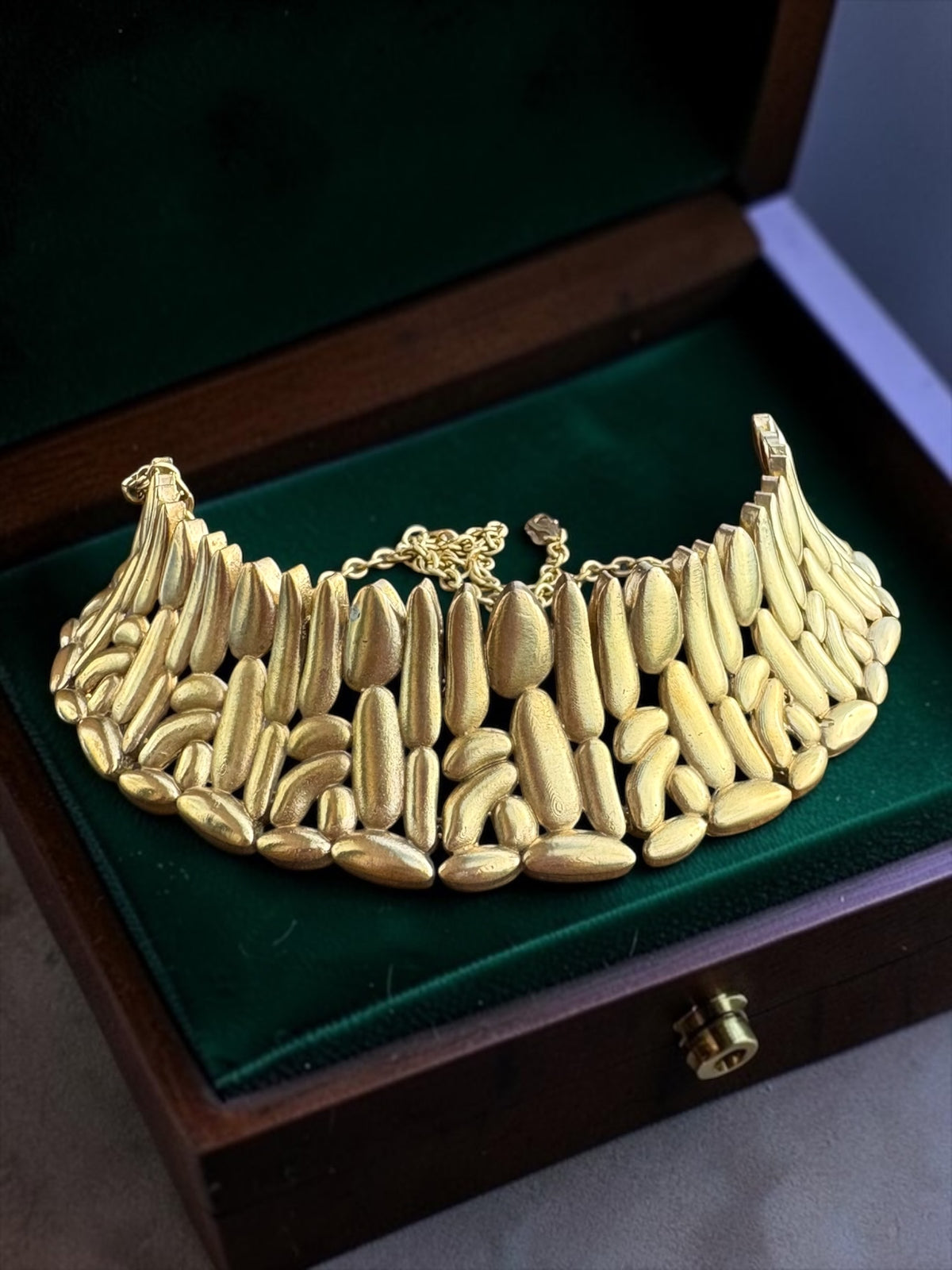 Avara Premium Sculptural Brass Necklace Jewelry Set (Necklace, Earrings)