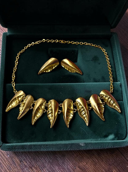 Hrid Majharey Premium Sculptural Brass Necklace Jewelry Set (Necklace, Earrings)