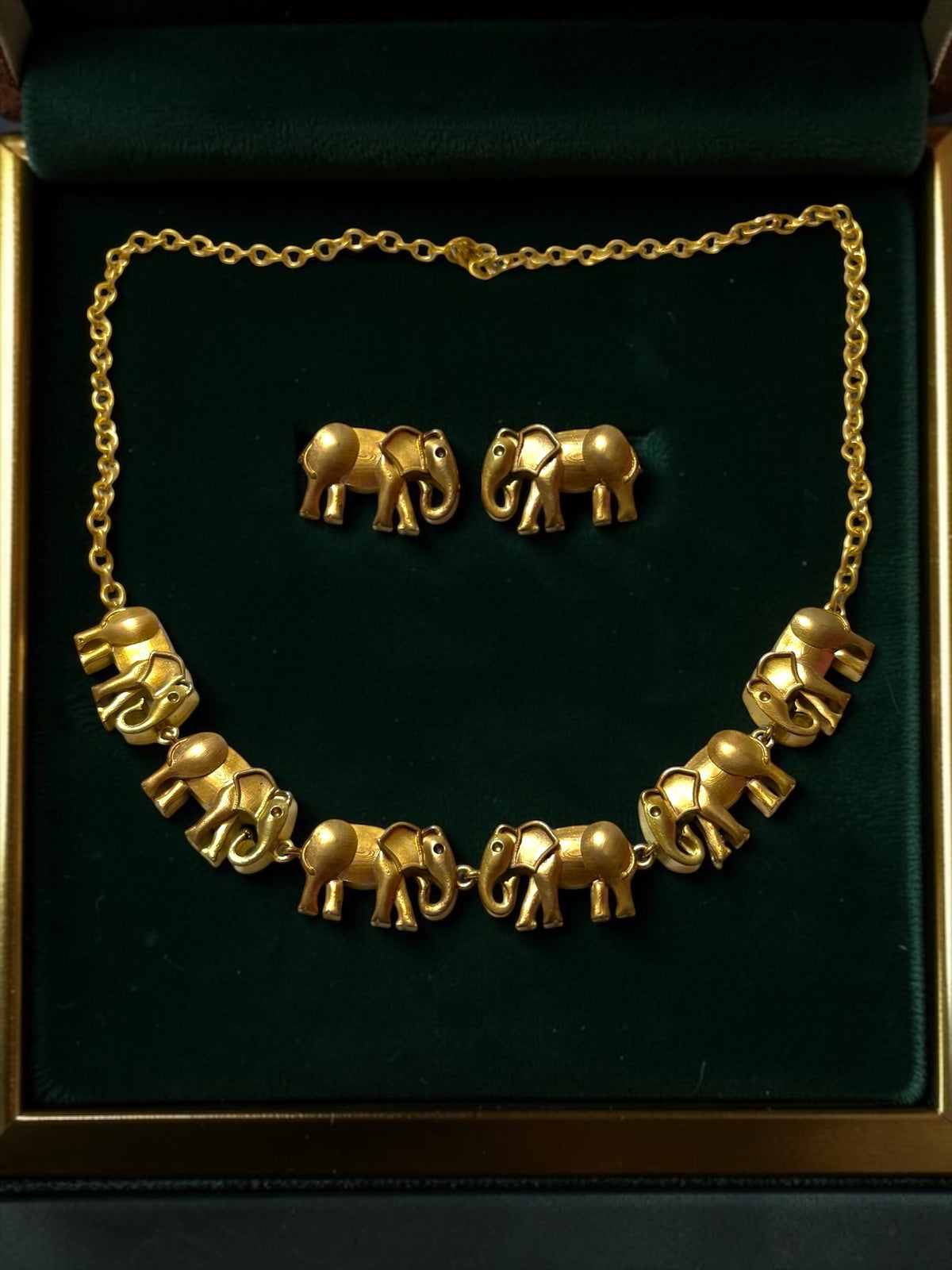 Gajagamini Premium Sculptural Brass Necklace Jewelry Set (Necklace, Earrings)