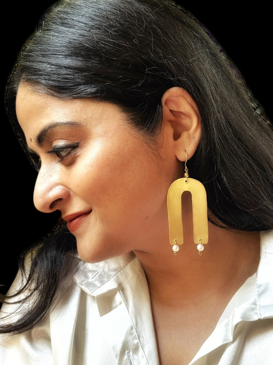 horse-shoe-brass-earrings