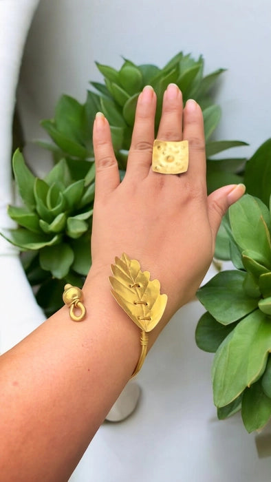 leafy-affair-brass-bracelet