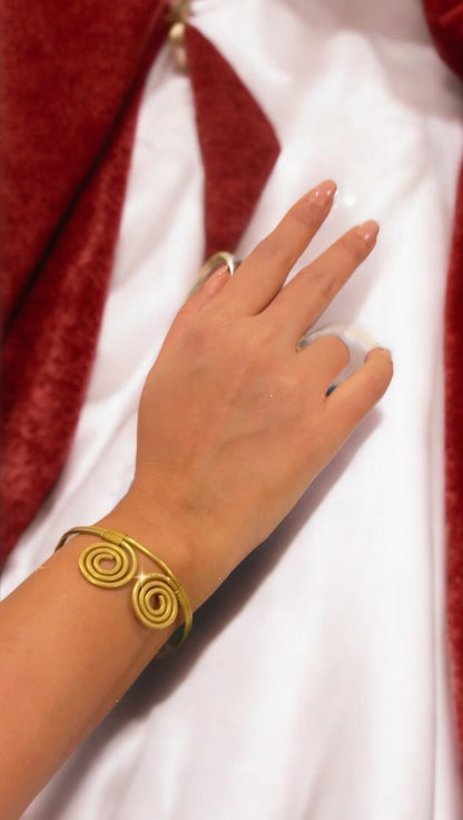 twin-spiral-brass-bracelet