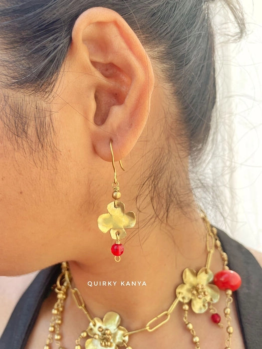 red-dot-small-flower-brass-earrings