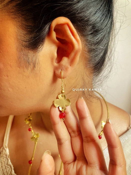 red-dot-small-flower-brass-earrings