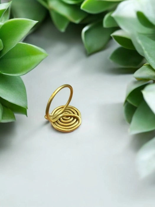 single-spiral-brass-finger-ring