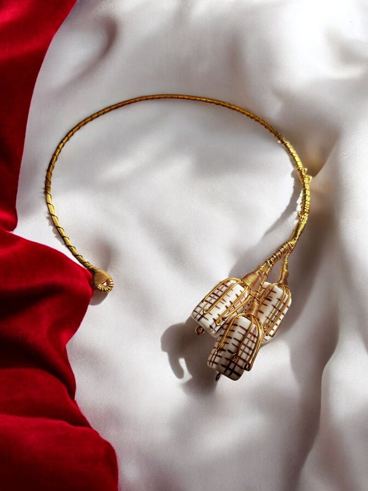 triparna-brass-hasli-necklace-white