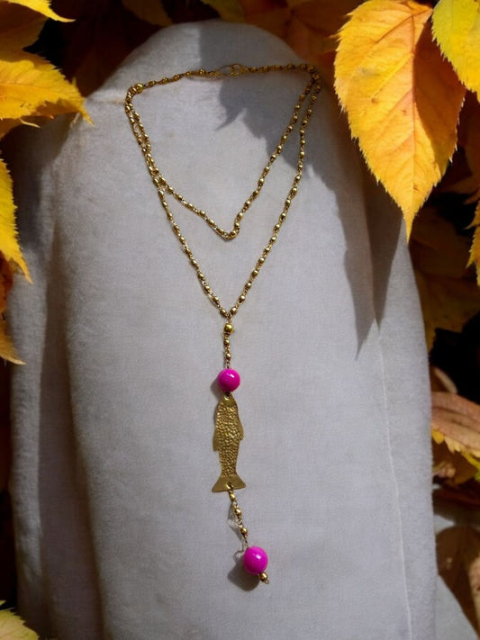 fishy-pink-beaded-brass-pendant-necklace