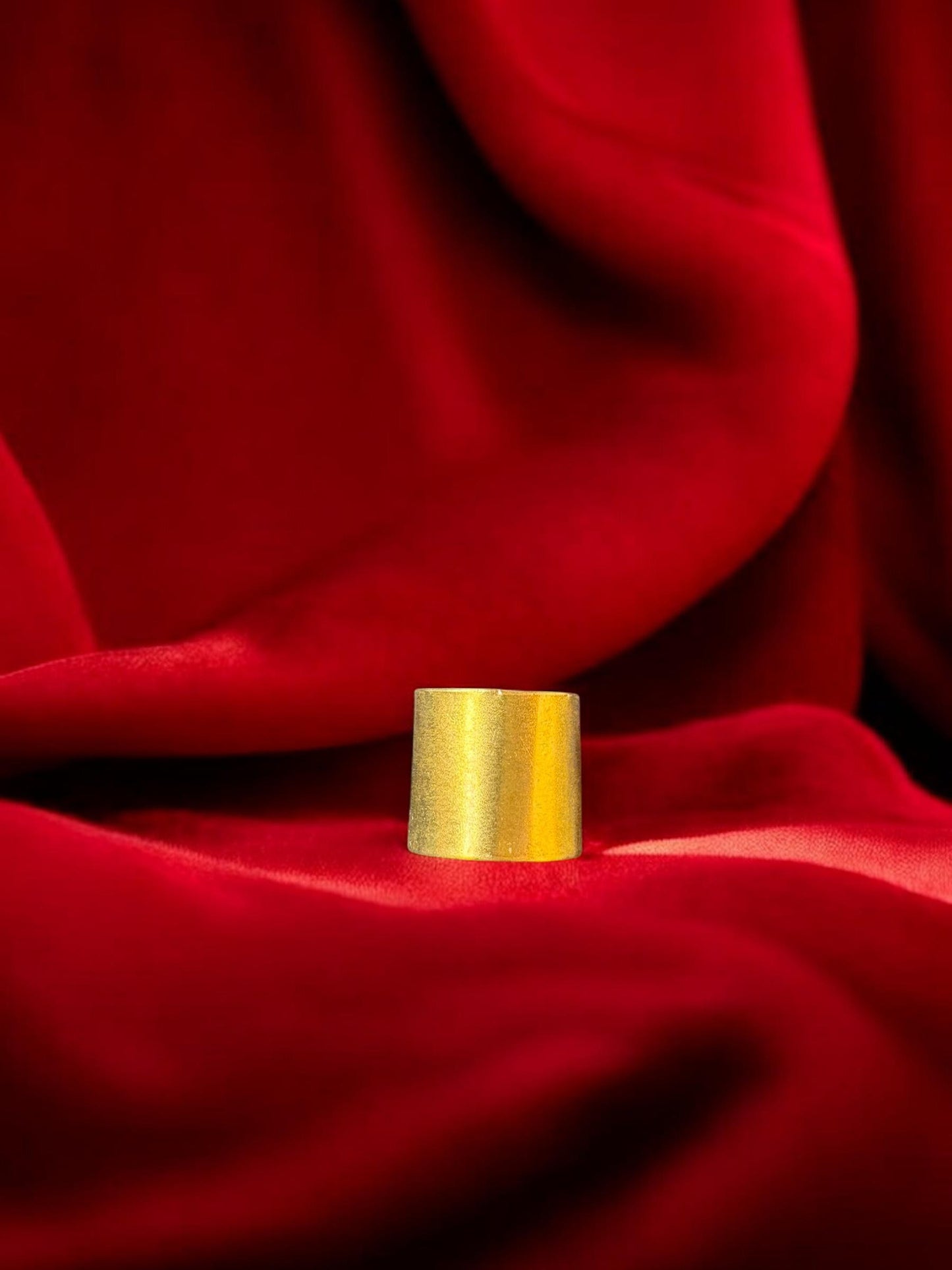 minimalist-band-brass-ring