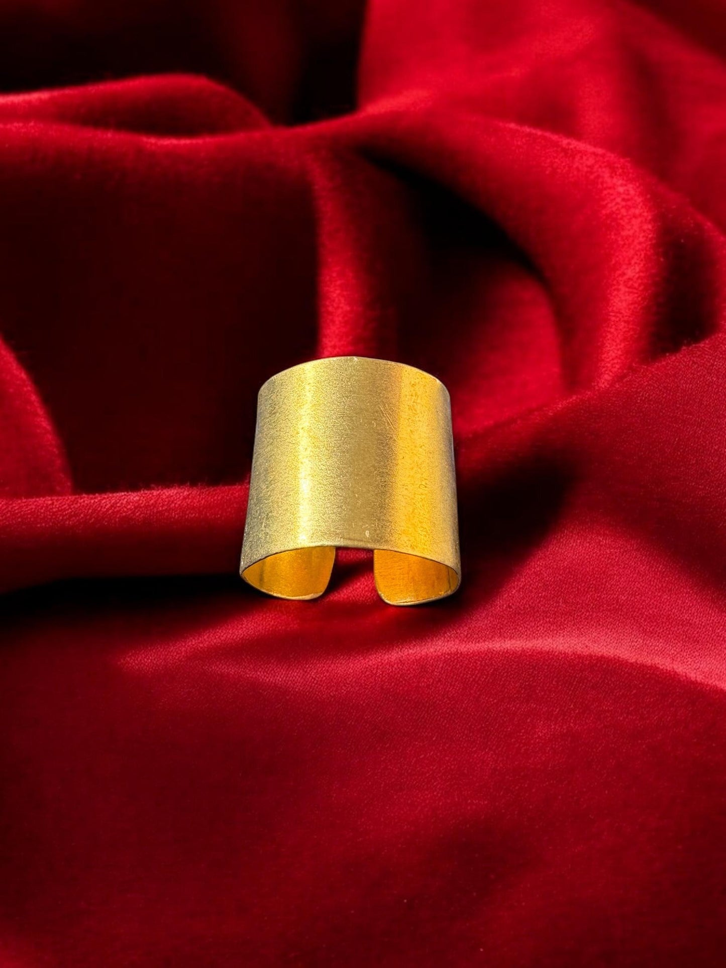 minimalist-band-brass-ring