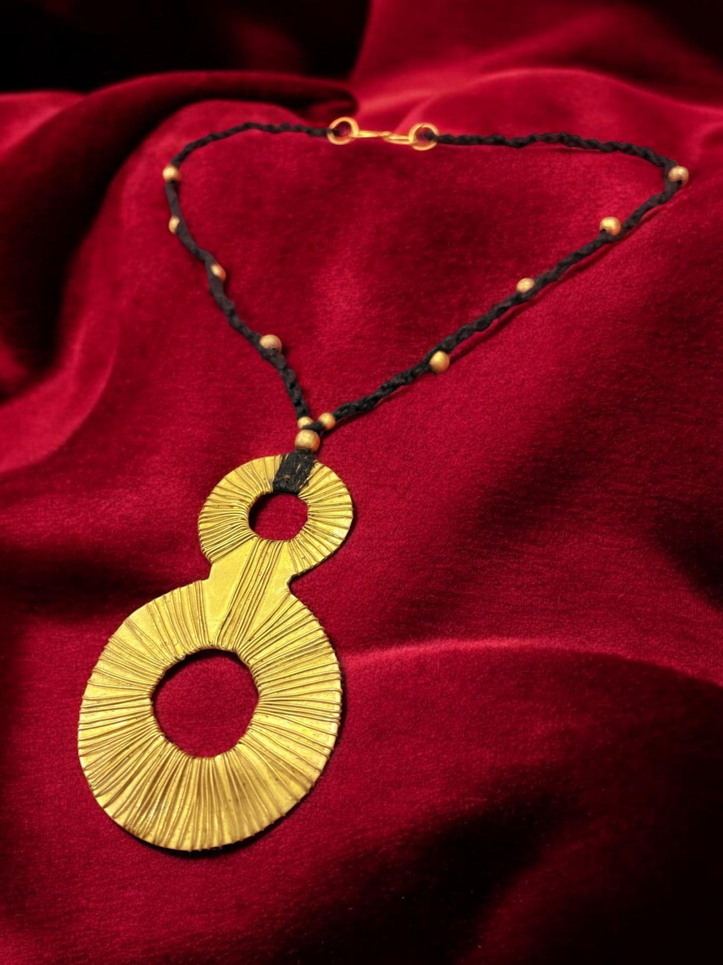 figure-8-brass-necklace