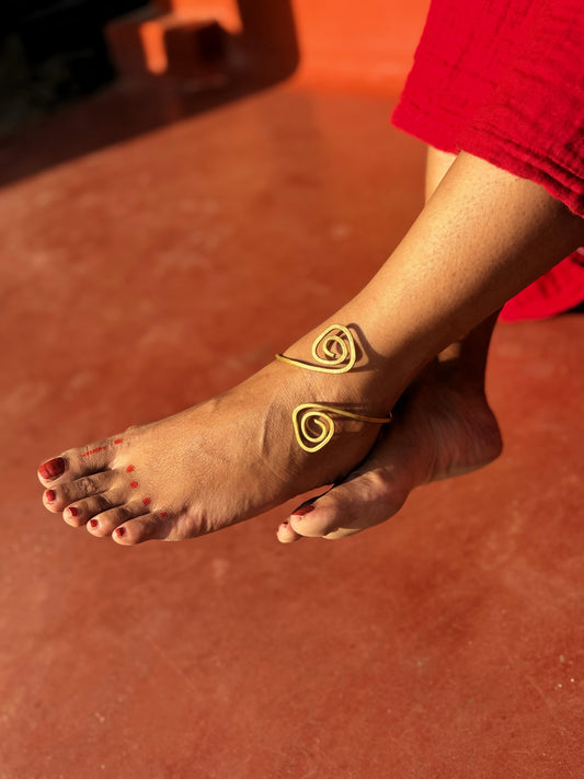 diagonal-triangle-spirals-brass-beri-anklet