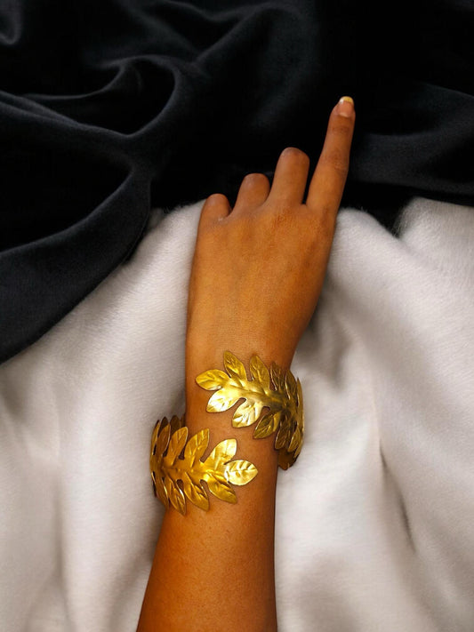 curvy-leaf-wrap-brass-bracelet