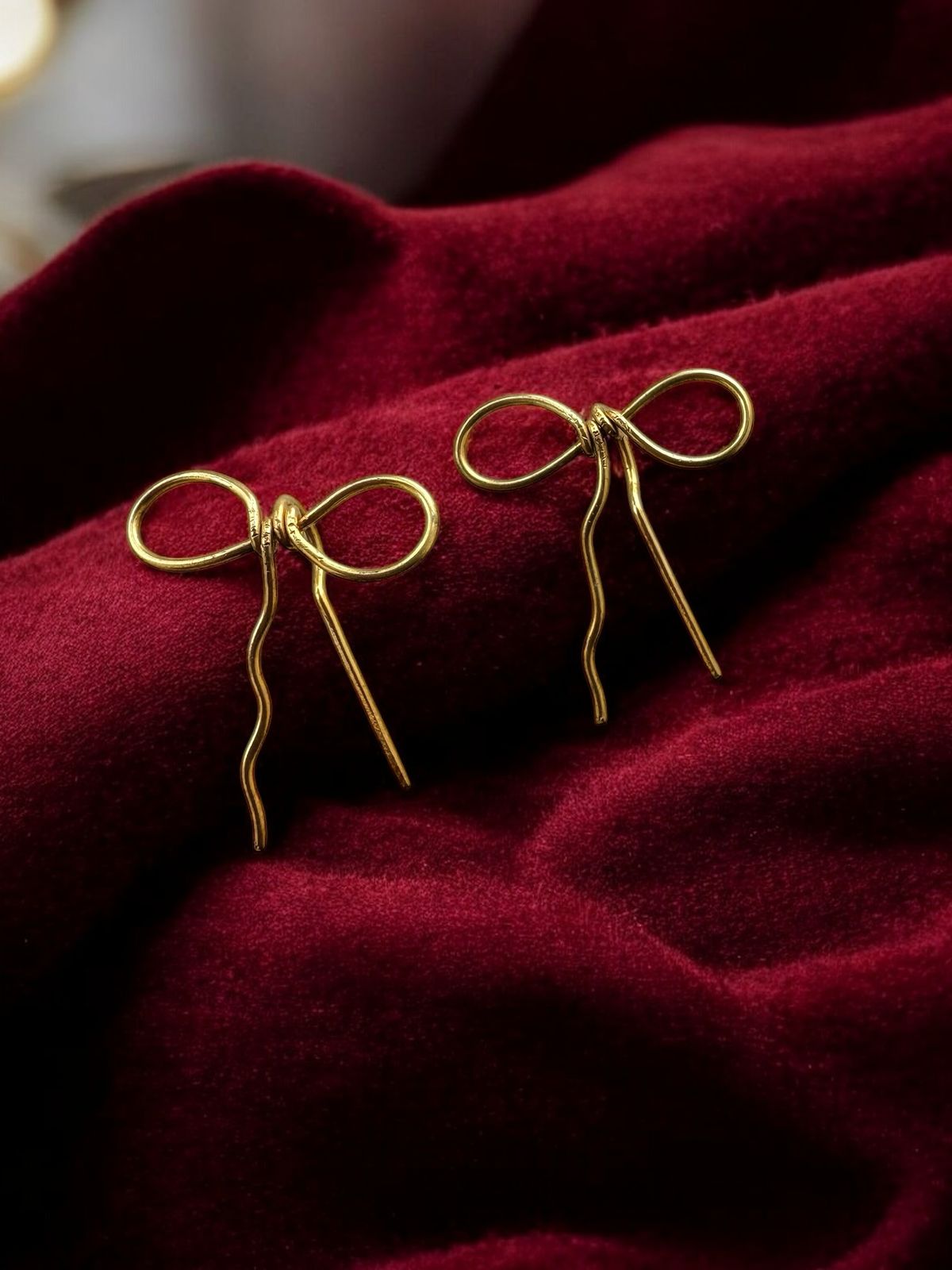 bow-brass-earrings