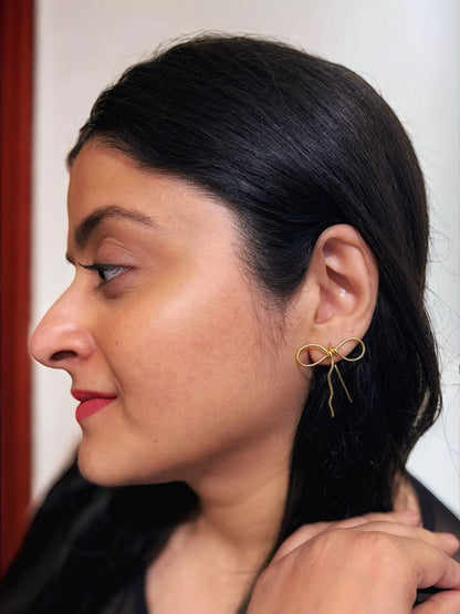 bow-brass-earrings