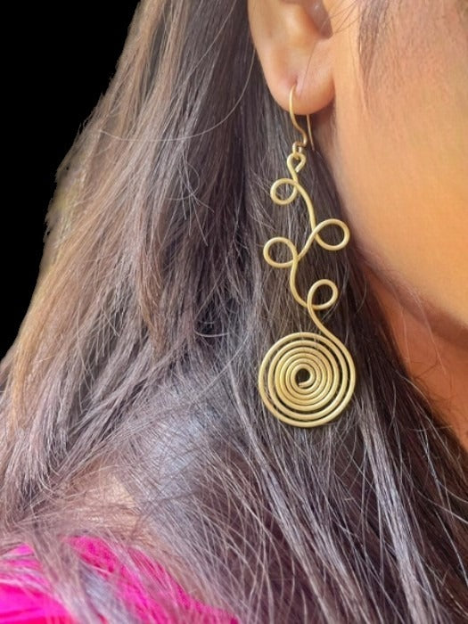 four-point-creeper-spiral-brass-earrings