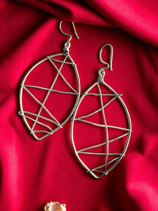 wired-leaf-brass-earrings
