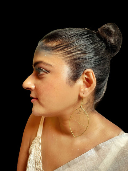 wired-leaf-brass-earrings