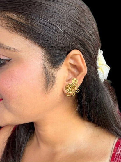 oneside-curly-spiral-brass-stud-earrings