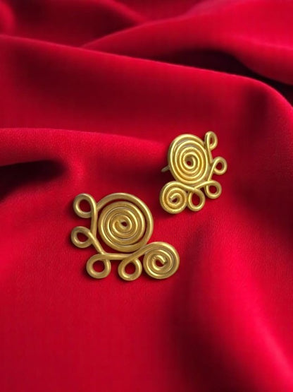 oneside-curly-spiral-brass-stud-earrings