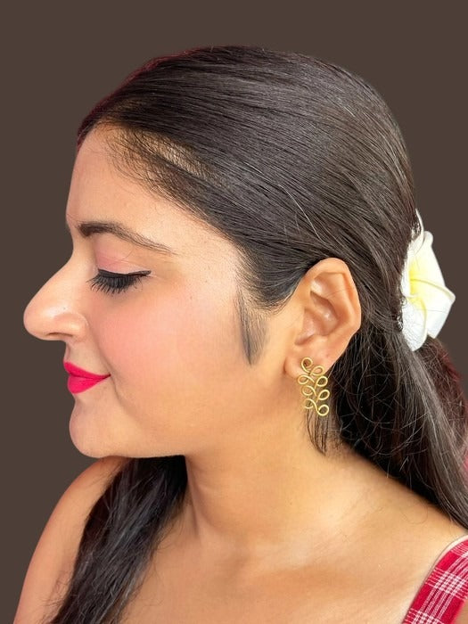 figure-8s-brass-stud-earrings